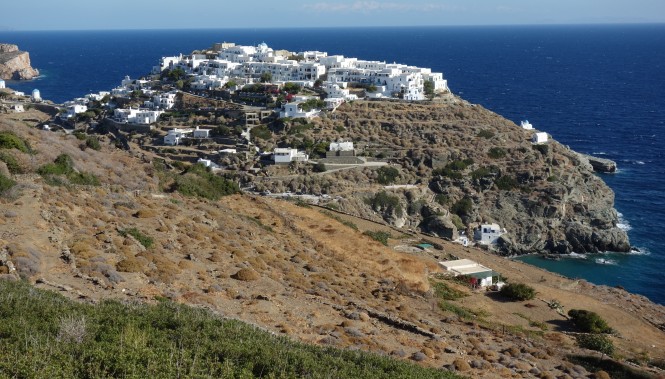 Vue sur le village de Kastro