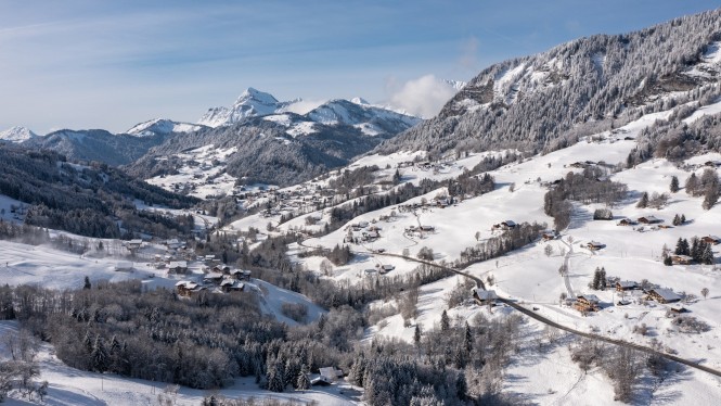 Beaufortain Val d'Arly et le Mont Charvin  