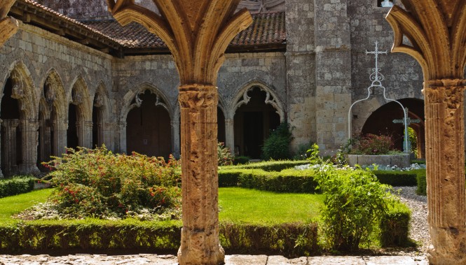 La Romieu et son église collégiale Saint-Pierre dans le Gers