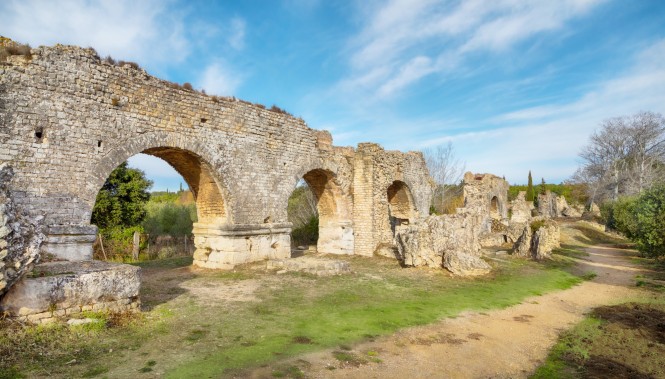Aqueduc Romain de Barbegal dans les Alpilles