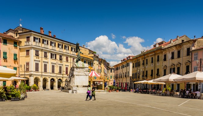 Piazza Giacomo Matteotti à Sarzana