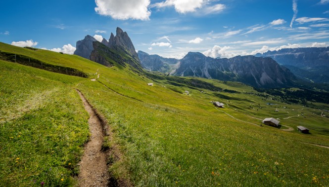 Vue du massif des Odles dans les Dolomites