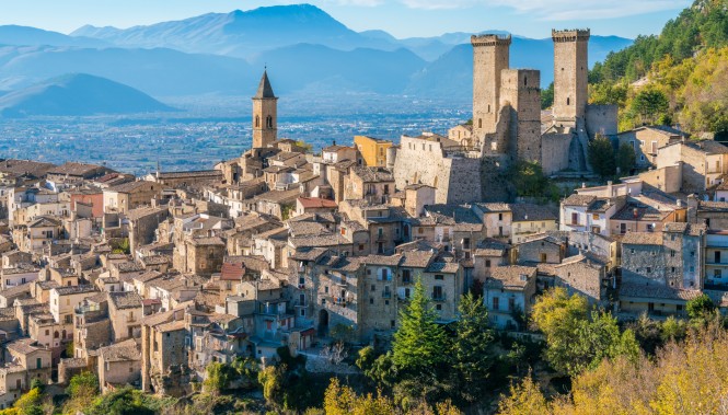 ville de Pacentro dans les Abruzzes