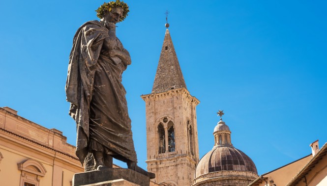 Ville de Sulmona dans les Abruzzes