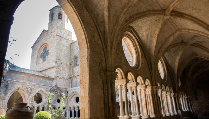 Abbaye de Lagrasse Randonnée Narbonne-Carcassonne 