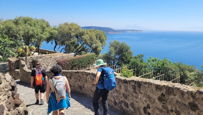 randonnée au coeur du chateau Aragonais à Ischia