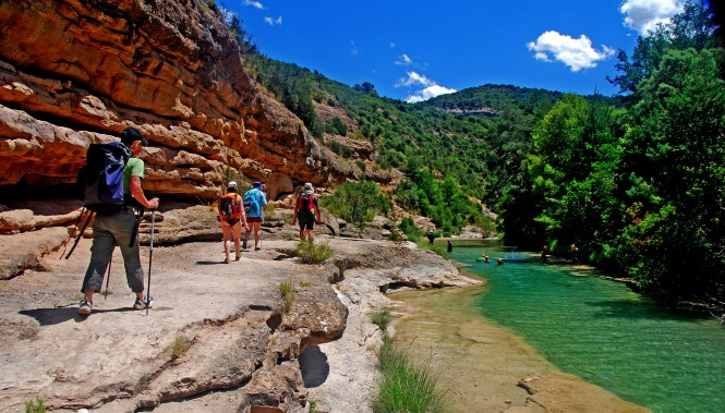 Groupe dans un canyon de la Sierra de Guara Randonneurs dans un canyon de la Sierra de Guara