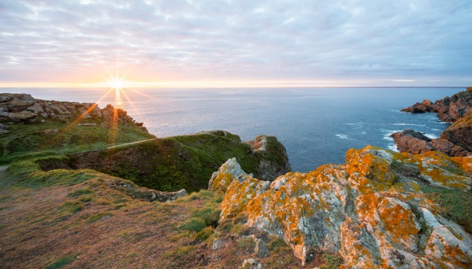 Coucher de soleil à Pen Men sur l'île de Groix Coucher de soleil à Pen Men sur l'île de Groix