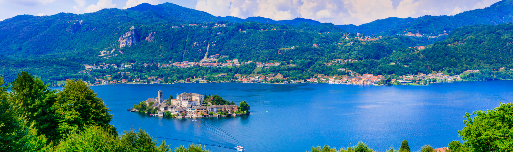 
				<div class='home-header-slider-caption-wrap1'>
					<div class='home-header-slider-caption-wrap2'>
						<div class='home-header-slider-caption'>
							Italie 
							<!--
																												-->
							<div class='home-header-slider-caption-titre'><a href='/randonnee/randos-autour-des-lacs-italiens--majeur-come-et-orta,284' class='color-2'>RANDOS AUTOUR DES LACS ITALIENS : MAJEUR, CÔME ET ORTA</a></div>
							<div class='home-header-slider-caption-tax'>circuit accompagné - 7 jours</div>
						</div>
					</div>
				</div>
				